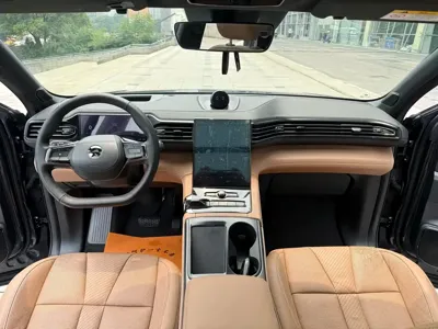 Nio ES8