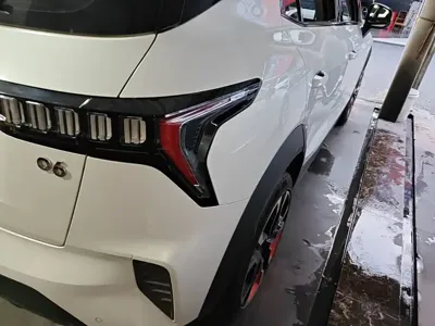 Lynk & Co 06