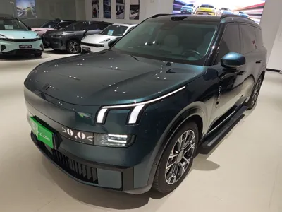 Lynk & Co 900