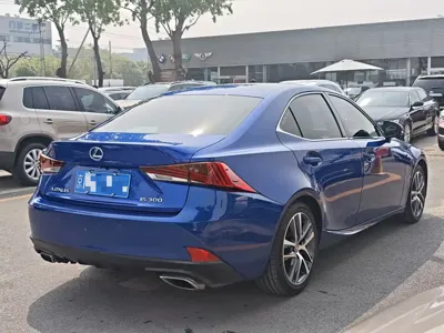 Lexus IS