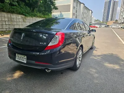 Lincoln MKS