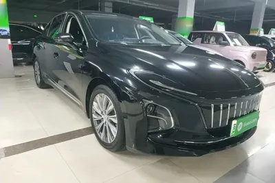 Hongqi E-QM5