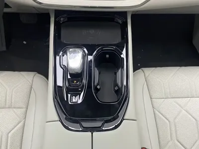 Volvo EM90