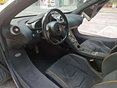 McLaren 650S
