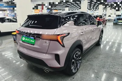 Lynk & Co 06