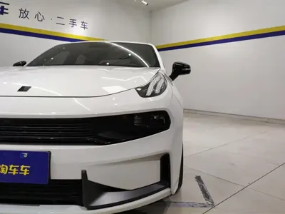 Lynk & Co 03