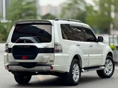 Mitsubishi Pajero (Import)