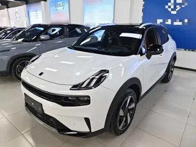 Lynk & Co 06