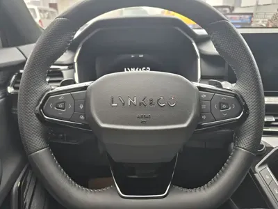 Lynk & Co 06
