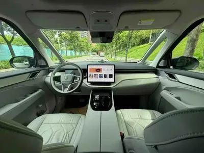 Volvo EM90