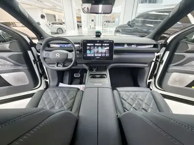 Nio ES8