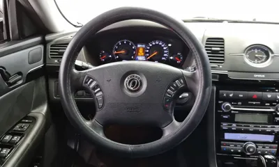 Kia Opirus