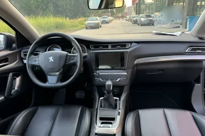 Peugeot 408