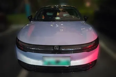 Zeekr 007