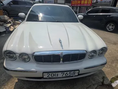 Jaguar XJ-8