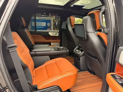 Lincoln Navigator