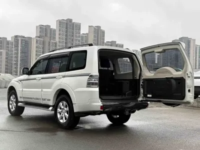 Mitsubishi Pajero (Import)