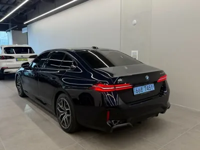 BMW i5