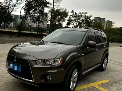 Mitsubishi Outlander (Import)
