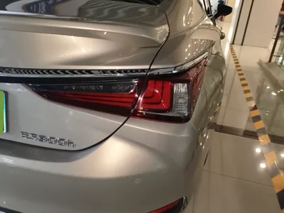 Lexus ES