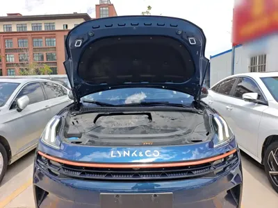 Lynk & Co 06