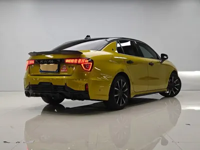 Lynk & Co 03