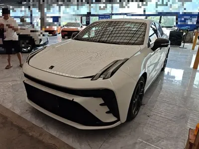 Lynk & Co 03