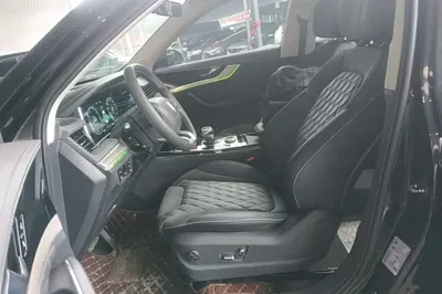 Hongqi HS5