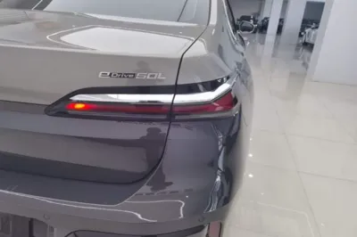 BMW i7