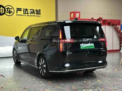 Volvo EM90
