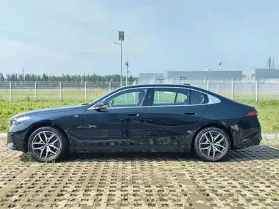 BMW i5