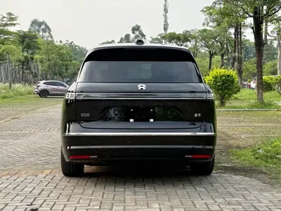 Nio ES8