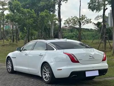 Jaguar XJ