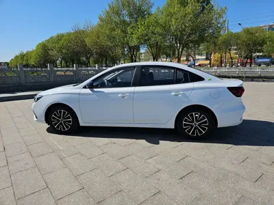 Roewe i5