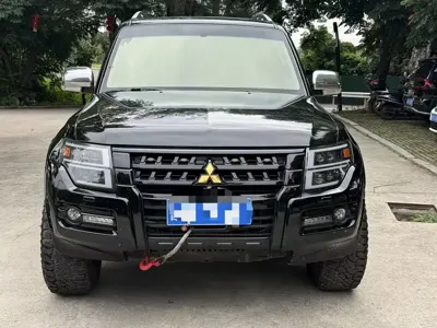 Mitsubishi Pajero (Import)