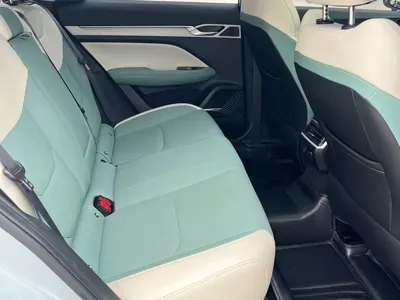 Geely L HiP