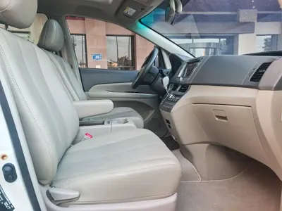 BYD M6