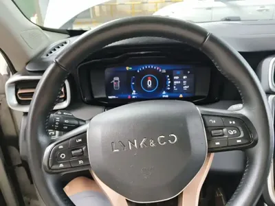 Lynk & Co 01