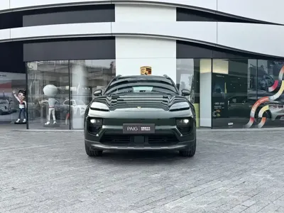 Porsche Macan EV