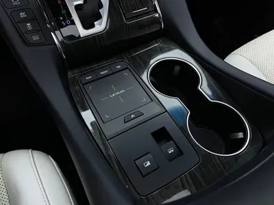 Lexus LM