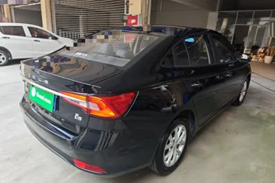 Roewe i5