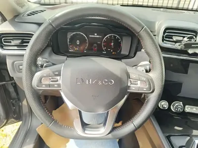 Lynk & Co 02