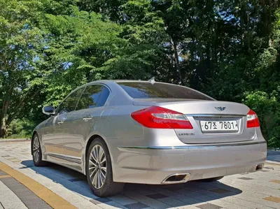 Hyundai Genesis