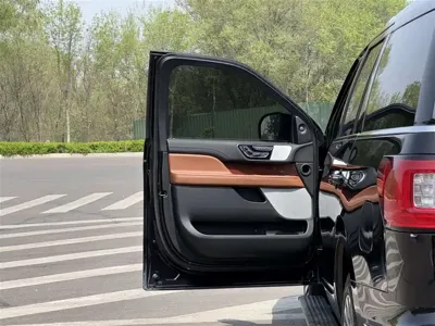 Lincoln Navigator