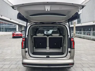 Volvo EM90