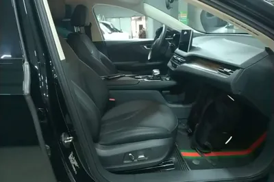 Hongqi E-QM5