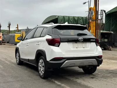 Toyota Yaris L