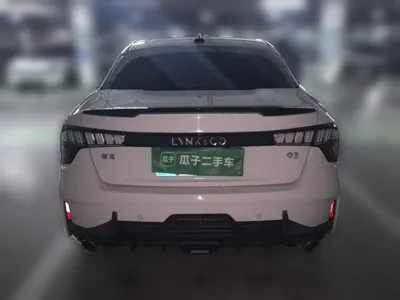 Lynk & Co 03