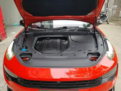 Lynk & Co 02
