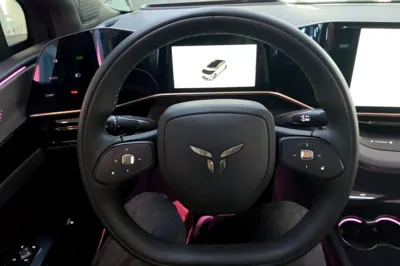 Hongqi EH7